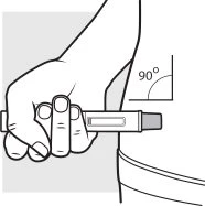 Una mano impugna una penna iniettiva tenendola a un angolo di 90 gradi rispetto alla parte superiore dell'addome