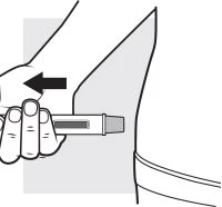 Disegno schematico di una mano che impugna un dispositivo medico cilindrico contro la parte superiore della coscia con una freccia nera orizzontale