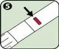 Diagramma con numero 5 e freccia nera che indica una striscia rossa su un dispositivo medico bianco a strisce diagonali