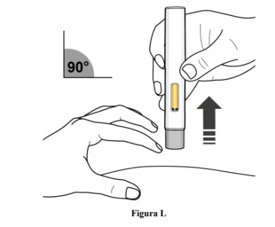 Disegno tecnico che mostra una mano che tiene una penna iniettiva in verticale a 90 gradi rispetto alla pelle della coscia o del braccio