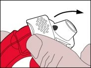 Una mano tiene un dispositivo medico bianco sopra una zona della pelle rossa con una freccia nera che indica un movimento rotatorio verso destra