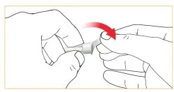 Due mani che tengono e ruotano un piccolo contenitore cilindrico con una freccia rossa curva che indica il movimento di rotazione verso destra
