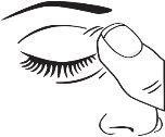 Disegno in bianco e nero di un occhio chiuso con ciglia lunghe e un dito che preme delicatamente sulla palpebra superiore sopra il naso