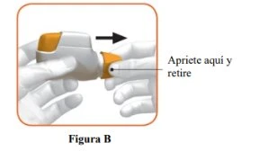 Due mani impugnano un dispositivo medico bianco e arancione con una freccia nera che indica il movimento di rimozione di un componente laterale
