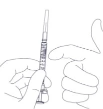 Disegno a linee sottili di una mano che impugna verticalmente una siringa graduata con l'indice vicino al corpo del cilindro