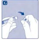 Due mani che separano i componenti di un dispositivo medico con una freccia blu curva che indica il movimento di distacco tra le parti