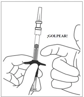 Black and white drawing of two hands handling a syringe with the text ¡HIT! indicating to strike the device to
