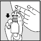 Due mani tengono un flacone con contagocce mentre un dito preme sulla parte superiore per far scendere il liquido verso il basso