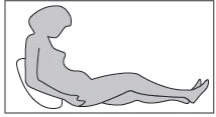 Silhouette grigia di una donna incinta seduta con la schiena appoggiata a un cuscino e le gambe distese in avanti