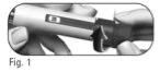 Two hands hold a cylindrical medical device while a black arrow indicates rotational movement or insertion of a part into the body of the device