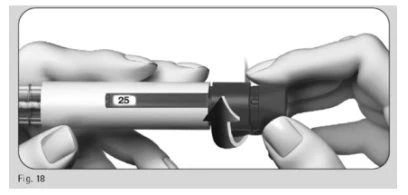 Two hands hold a cylindrical injection pen with a numerical indicator set to 25 and rotate the dark end portion following a curved arrow direction
