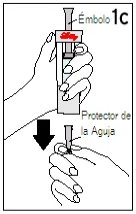 Disegno tecnico che mostra due mani che impugnano una siringa con pistone e ago protetto per la preparazione dell'iniezione