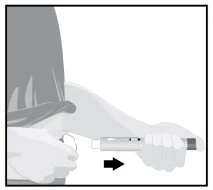 Illustrazione in bianco e nero di una persona che tiene una penna iniettiva orizzontalmente verso la parte superiore della coscia con una freccia nera