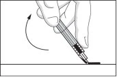 Una mano tiene una penna iniettore inclinata mentre una freccia curva indica il movimento di rotazione verso l'alto