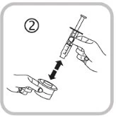 Disegno tecnico che mostra una mano che impugna una siringa e la muove verticalmente verso un contenitore tenuto dall'altra mano