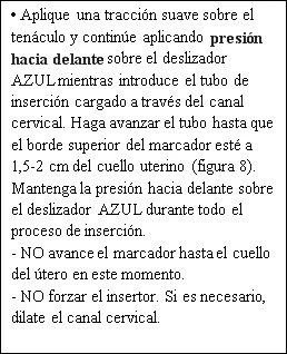 Spanish medical instructions on how to apply traction to the tenaculum and pressure on the blue slider to insert the tube into the cervical canal