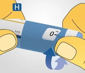 Due mani tengono una penna iniettiva blu e bianca con un indicatore di dosaggio a 0 mg e una freccia curva che indica il movimento di rotazione