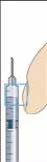 Illustrazione medica di una siringa con ago rivolta verso una parte del corpo umano per una somministrazione di farmaco