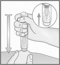 A hand holds a vertical injection pen above the skin with a downward arrow and a magnified detail of the device tip