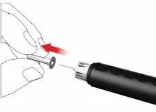 Una mano tiene un dispositivo medico mentre una freccia rossa indica la direzione di inserimento