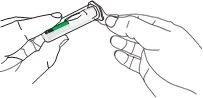 Due mani che tengono e separano un dispositivo medico a scatto con un contenitore trasparente contenente un liquido verde