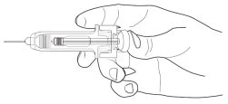 Una mano tiene una siringa orizzontale con il pollice premuto sul pistone per spingere il liquido attraverso l'ago