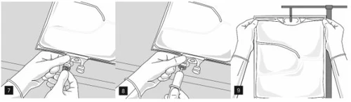 Disegno tecnico in tre fasi: mani guantate che manovrano un dispositivo su un sacchetto e una borsa appesa a un supporto metallico