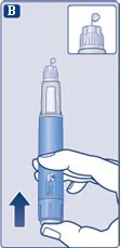 Una mano impugna un dispositivo medico cilindrico blu e bianco con una freccia rivolta verso l'alto e un dettaglio del tappo in alto