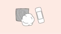 Disegno stilizzato di una benda a rete, un batuffolo di cotone e un cerotto su sfondo rosa chiaro