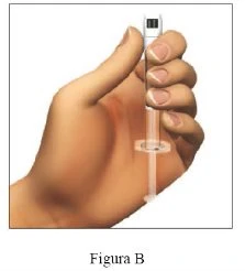 Una mano tiene verticalmente una penna iniettore trasparente con un dispositivo di somministrazione bianco sulla parte superiore
