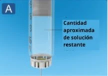 Syringe with transparent liquid on a blue background with Spanish text indicating the approximate amount of remaining solution
