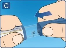 Two hands separating two parts of a transparent medical device with a blue arrow indicating the detachment movement on a blue background