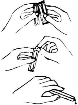Disegno tecnico in tre passaggi che mostra due mani che aprono una fiala di vetro e una mano che tiene la fiala per l'