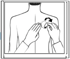 Disegno schematico di una persona di spalle con due mani che applicano un cerotto sulla parte superiore della schiena seguendo una freccia curva