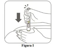 Una mano impugna un dispositivo a penna e lo preme verticalmente verso il basso sulla pelle della coscia sostenuta dall'altra mano