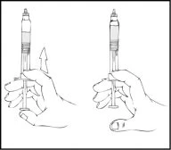 Disegno tecnico di due mani che impugnano una siringa con frecce che indicano il movimento verso l'alto