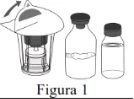 Disegno tecnico di tre flaconi di medicinale, uno con tappo rimosso e uno contenente liquido, accompagnato dalla dicitura Figura 1