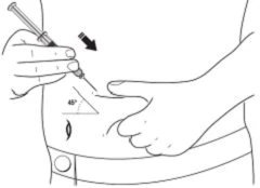 Disegno tecnico che mostra una mano che inserisce un ago con una siringa nell'addome con un angolo di 45 gradi rispetto alla pelle
