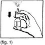 Una mano tiene un flacone di vetro mentre una freccia nera indica il movimento verso il basso per l'uso