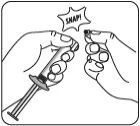 Due mani che spezzano un dispositivo medico con un movimento deciso, con nuvoletta contenente la scritta SNAP in alto