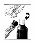 Technical drawing showing a syringe with needle inserted into tissue and a dark vial with screw cap and another syringe placed beside it