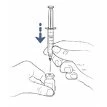 Disegno tecnico che mostra una mano che tiene una siringa con ago rivolto verso un piccolo flaconcino di vetro tenuto dall'