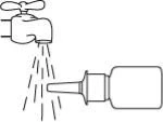 Disegno lineare di un rubinetto aperto con acqua che scorre verso un flacone spray per il lavaggio nasale