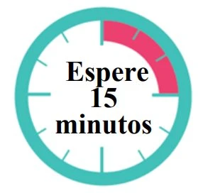 Orologio circolare con bordo turchese e una sezione rosa che indica un intervallo di 15 minuti con la scritta Espere 15 minutos al centro
