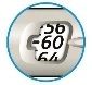 Dettaglio di un display digitale circolare che mostra i numeri -56, -60 e -64 in nero su sfondo bianco all'interno di un dispositivo medico