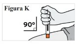 Una mano impugna una penna iniettore verticalmente a 90 gradi rispetto alla superficie della coscia per l'iniezione