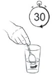Disegno di una mano che immerge un cucchiaio in un bicchiere di liquido