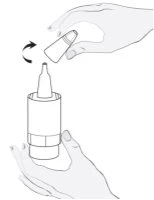 Una mano ruota una capsula verso un contenitore cilindrico tenuto dall'altra mano