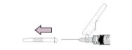 Disegno tecnico che mostra una freccia rivolta a sinistra che indica il movimento di inserimento di un ago in un dispositivo medico cilindrico