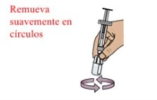 Una mano tiene una siringa sopra un flacone con due frecce circolari che indicano un movimento di rotazione per mescolare il contenuto